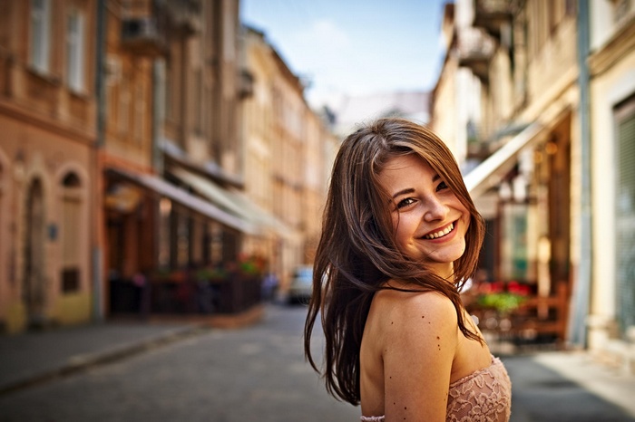 Dana Kareglazaya smiling outdoors