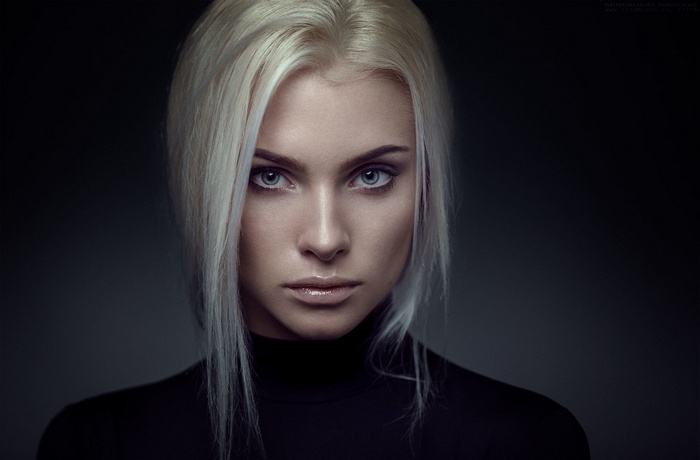 Woman with blonde hair, portrait