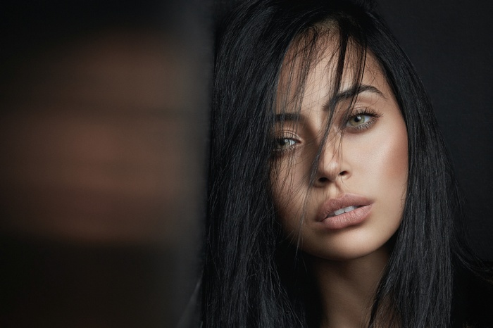 Woman with black hair and green eyes