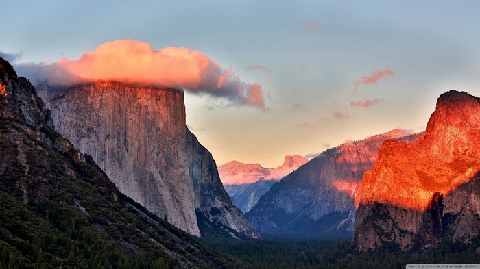 Yosemite Valley mountains at sunset