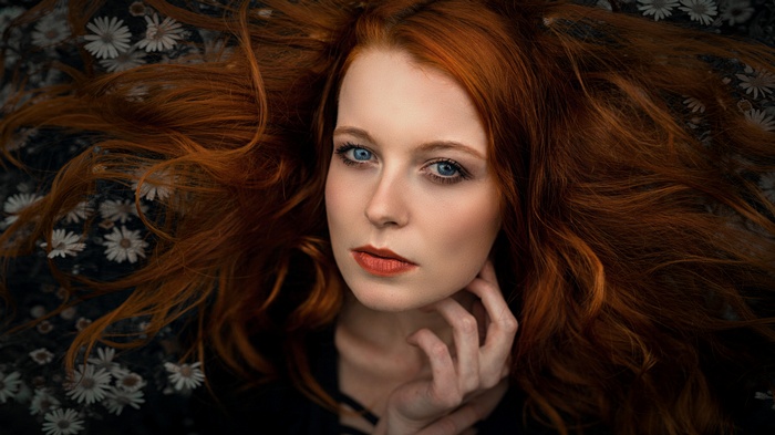 Redhead woman with blue eyes and red lipstick