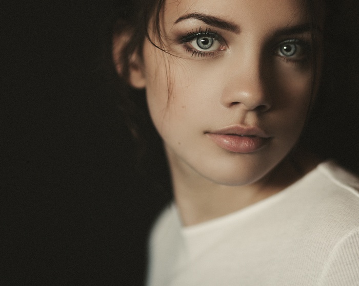 Portrait of a young woman with blue eyes