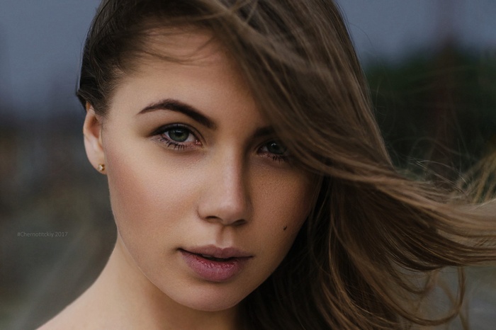 Portrait of a woman by Roma Chernotitckiy