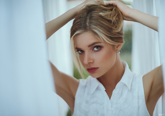 Ksenia Siniavskaya blonde woman portrait Biocity Monte