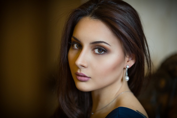 Woman with pearl earrings and necklace