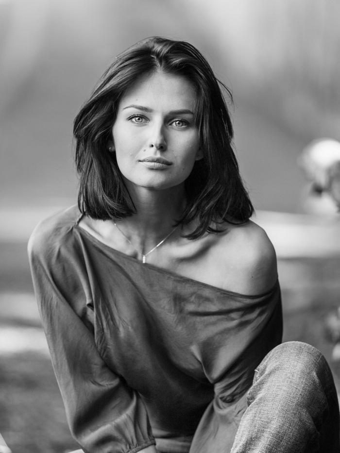 Anna Safroncik portrait, monochrome