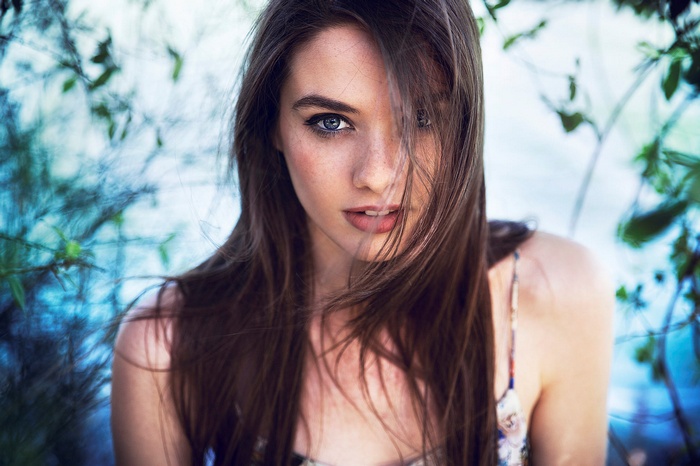 Woman with blue eyes and freckles