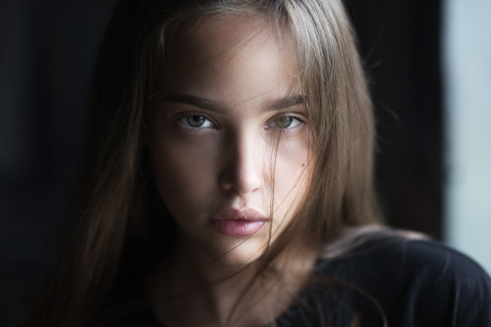 Portrait of a young woman with green eyes