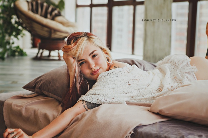 women, tattoo, blonde, in bed, model