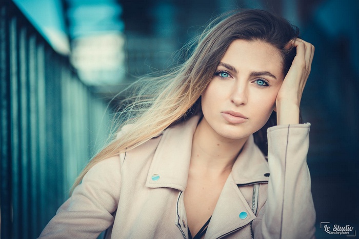 Portrait of a woman with blue eyes