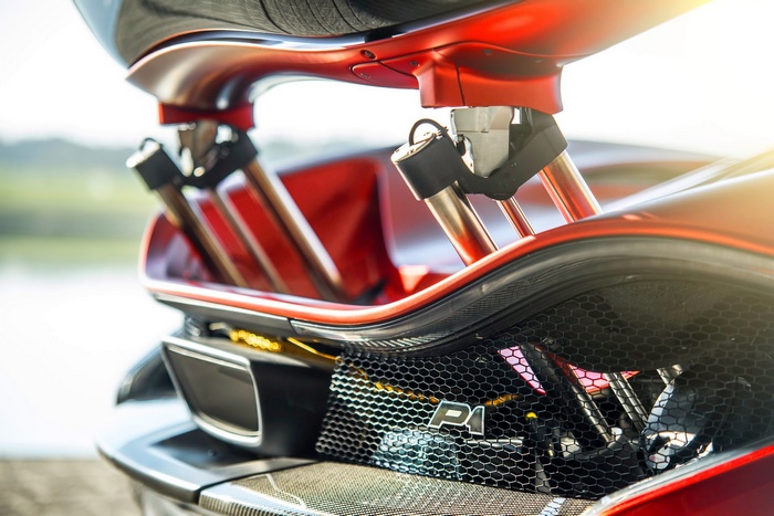 McLaren P1 rear wing and exhaust pipes