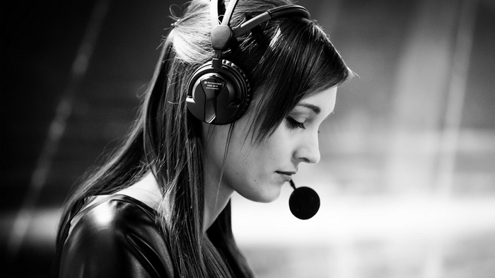 Eefje Depoortere (Sjokz) wearing Sennheiser headphones