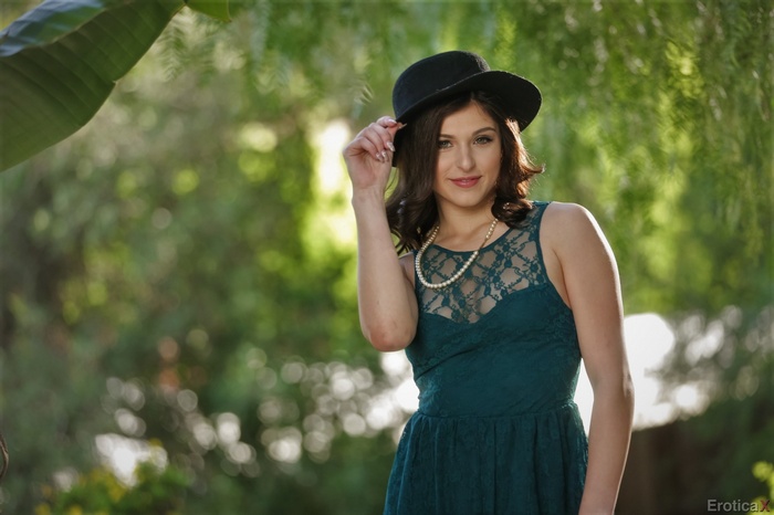 Leah Gotti wearing a black sun hat and pearl necklace