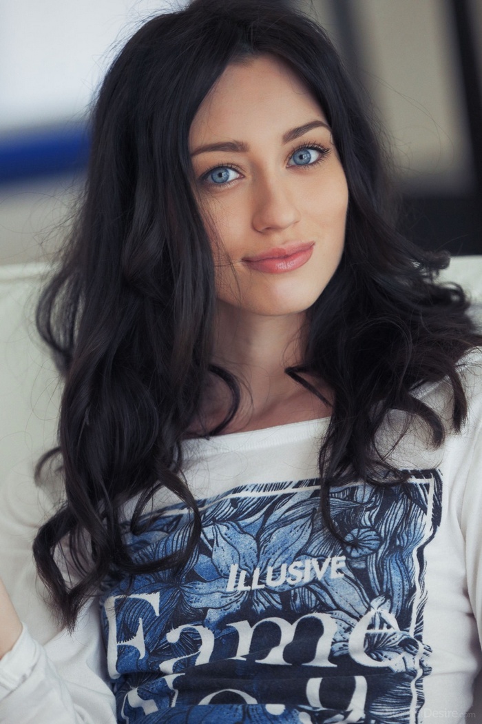 Zsanett Tormay portrait with black hair and blue eyes
