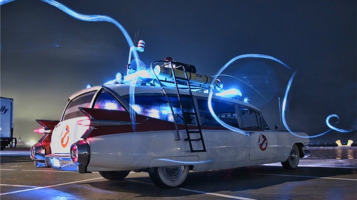 Ghostbusters Ecto-1 Cadillac with light painting