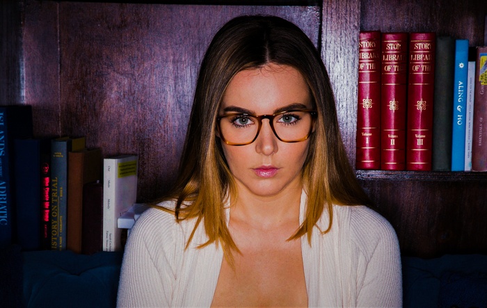model, women with glasses, Natasha Nice, books, women