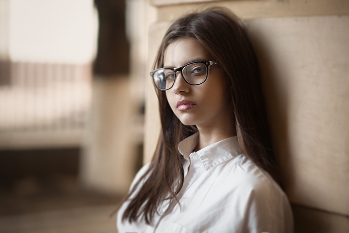 Woman with glasses wearing a white shirt
