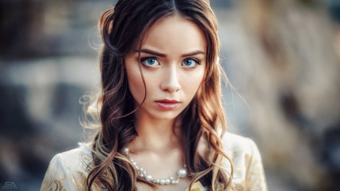 Anastasia Vishnevskaya portrait with pearl necklace