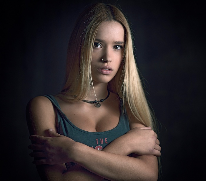 Woman with blonde hair and arms crossed