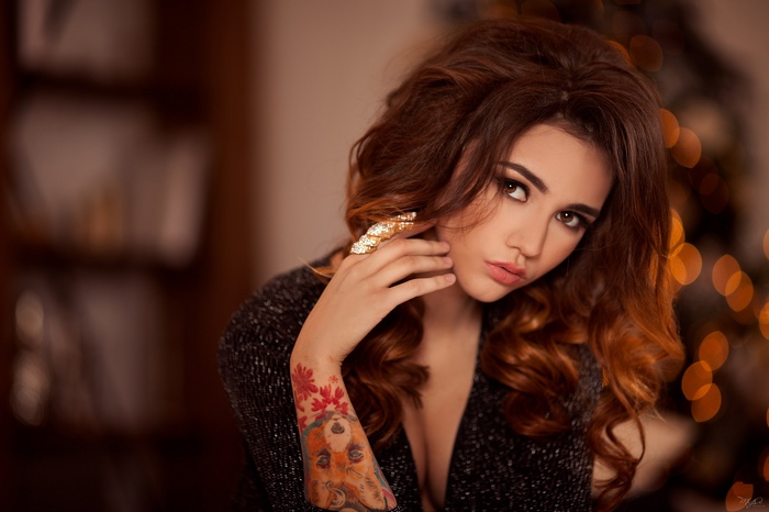 Woman with tattoo and jewelry
