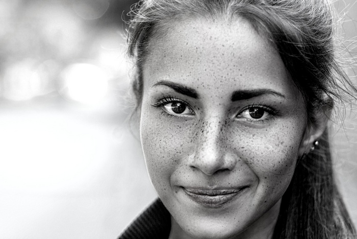 Alina Batrak with freckles, looking at viewer