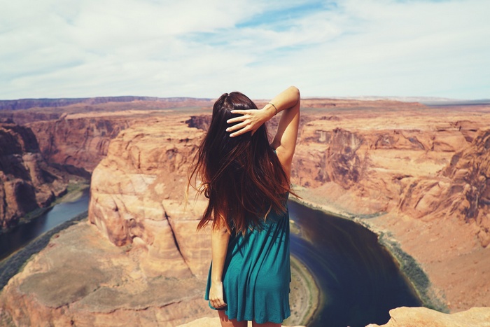 Woman with auburn hair at Horseshoe Bend