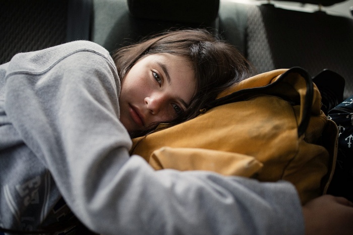 Raluca Vlad lying down with a backpack