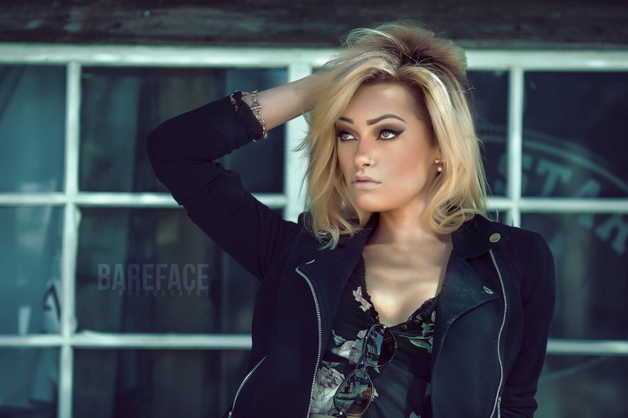 Woman with blonde hair and black jacket