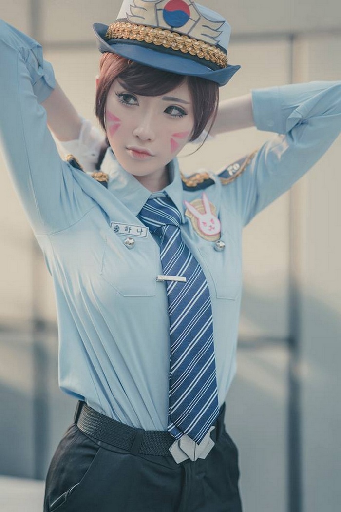 D.Va from Overwatch Cosplay