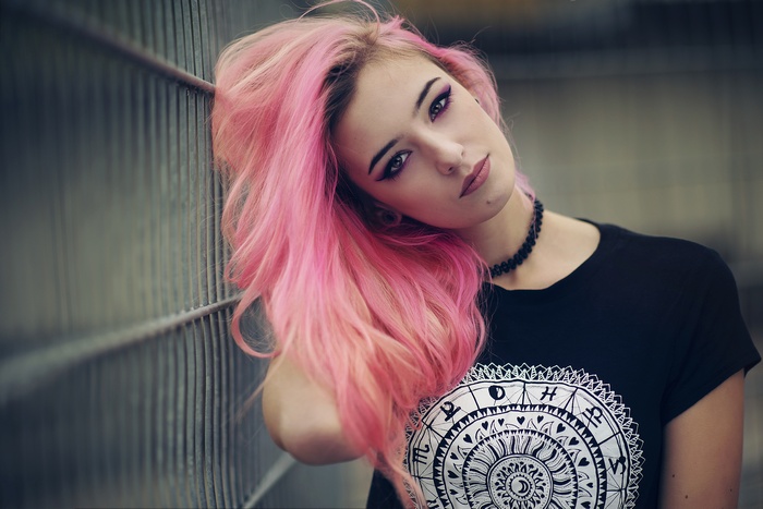 Woman with pink hair and choker