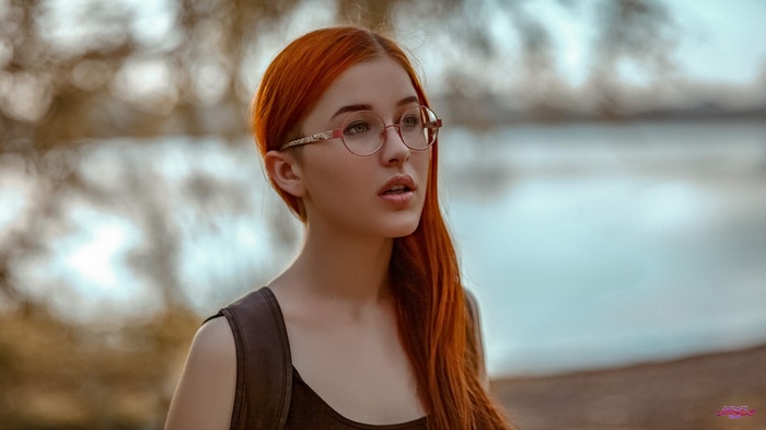 Redhead woman with glasses outdoors
