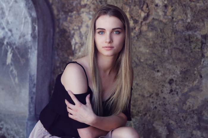 Woman with blonde hair and blue eyes