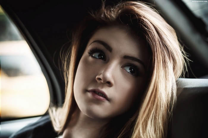Chrissy Costanza blonde woman in car