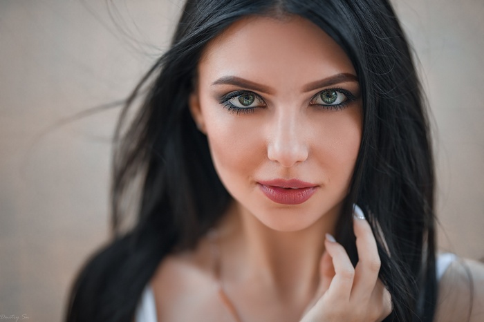 Woman with dark hair and green eyes