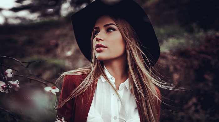 Woman with blonde hair wearing a hat and jacket