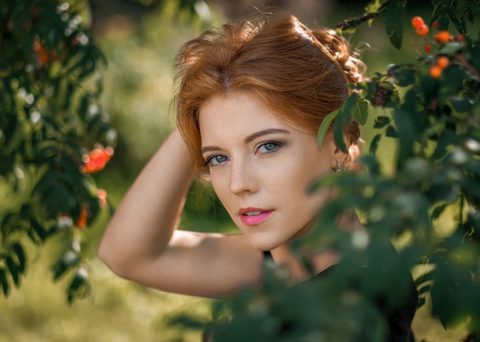 hands in hair, women outdoors, redhead, open mouth, face, depth of field, portrait, looking at viewer, women
