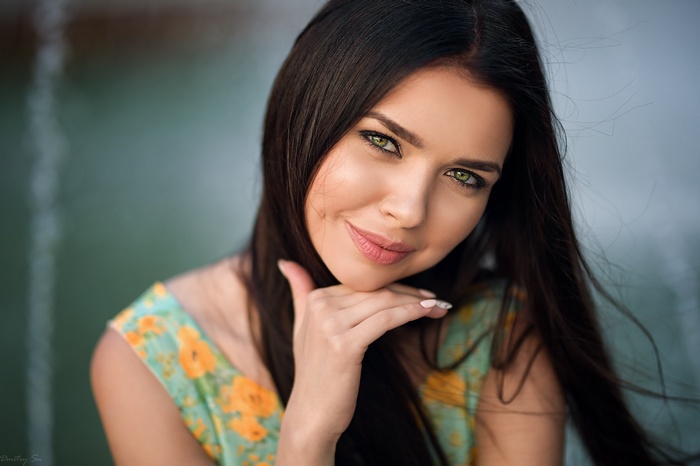 Woman with green eyes and floral dress