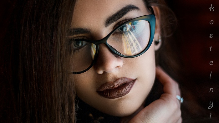 Woman wearing glasses, close-up portrait
