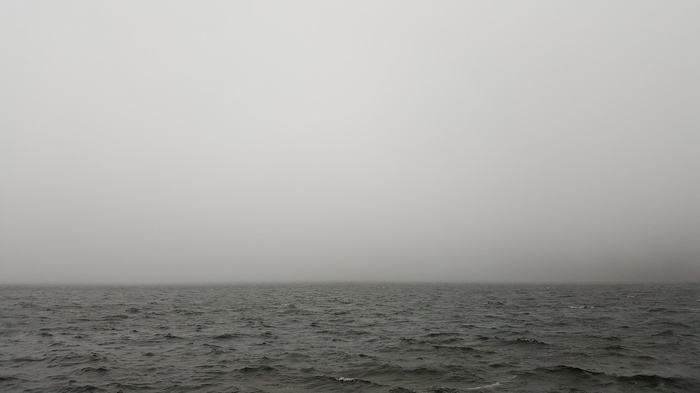 Sea and horizon on a foggy day