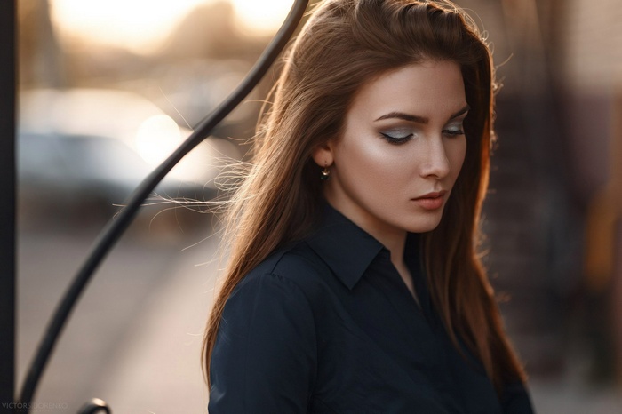 Woman with brown hair and makeup