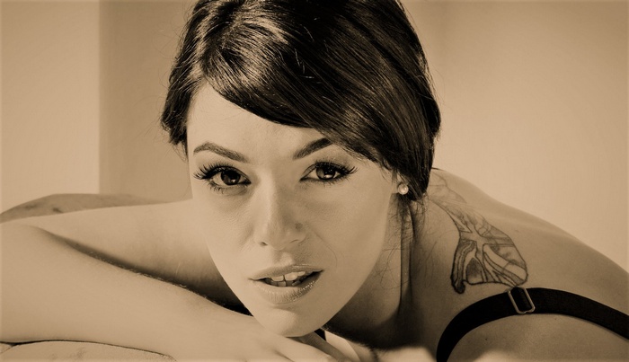 Ava Dalush with British flag tattoo