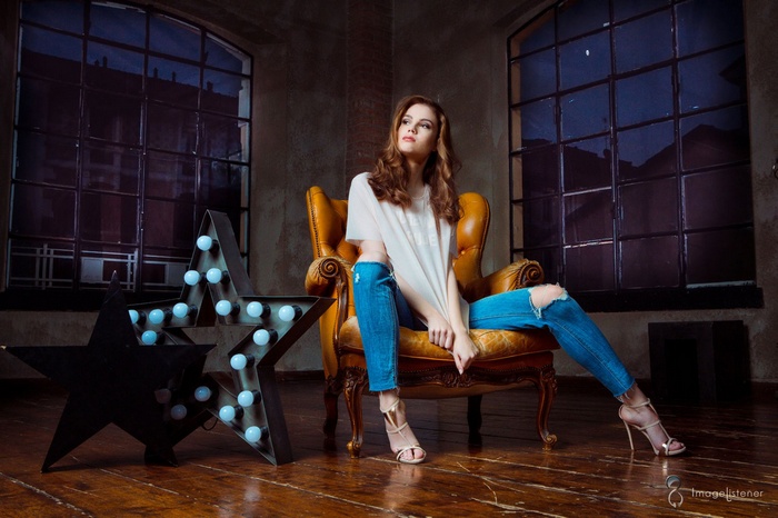 Woman sitting in a chair with a star lamp