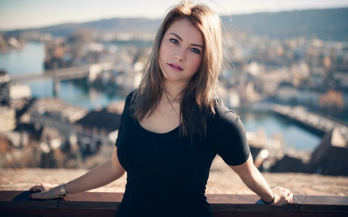 Woman posing with cityscape in the background