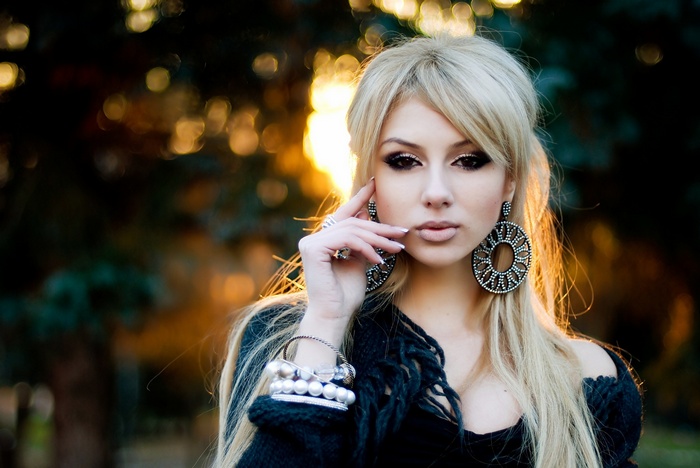 Model Ekaterina Fetisova with platinum blonde hair