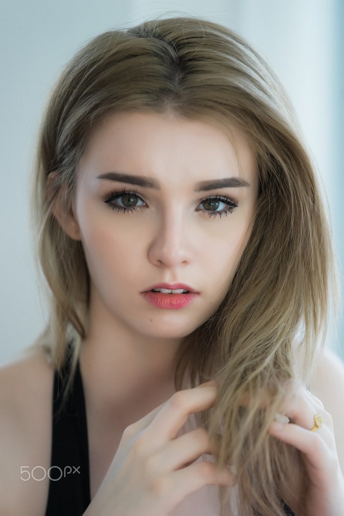 Jessie Vard portrait looking at viewer