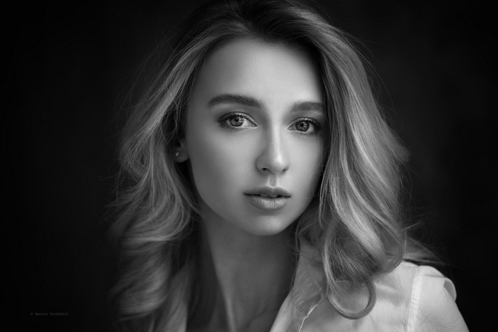 Monochrome portrait of a woman by Dennis Drozhzhin