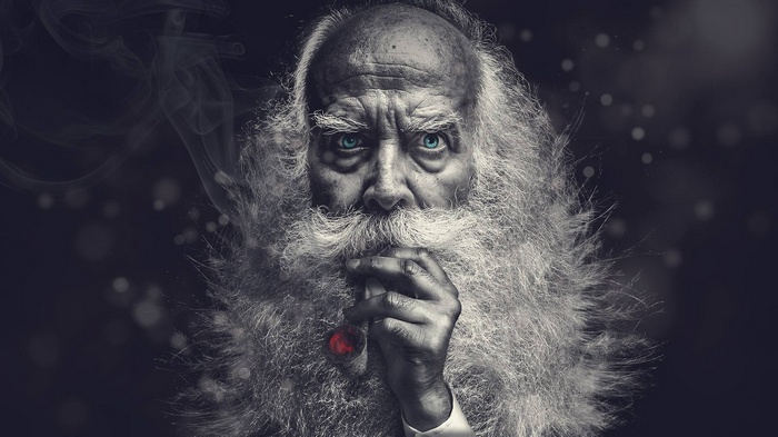 Old man with blue eyes smoking a pipe