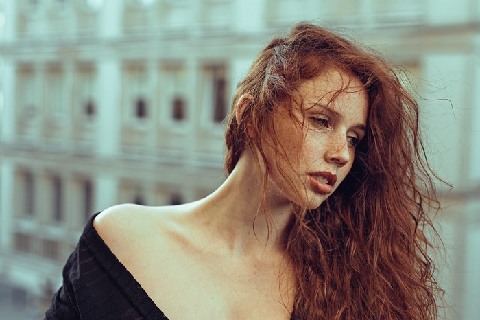 Michalina Cysarz with red hair and freckles outdoors