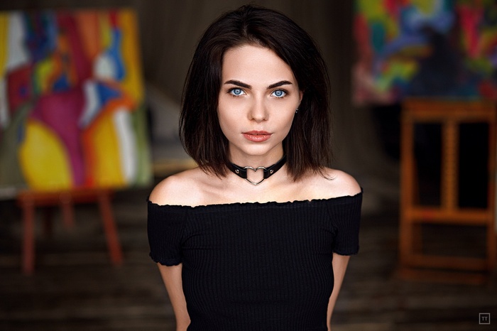 Woman with blue eyes and heart choker