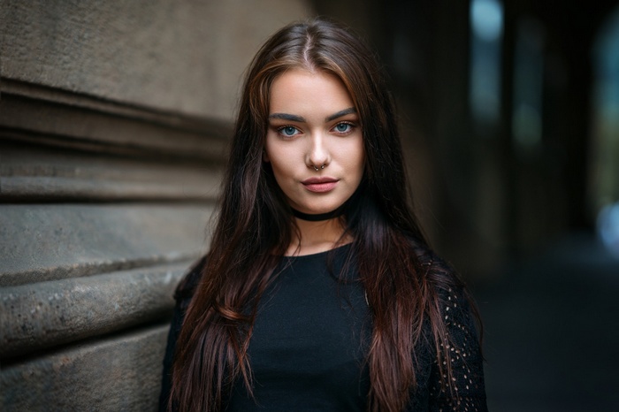 Veronika Ožanová wearing a choker and nose ring